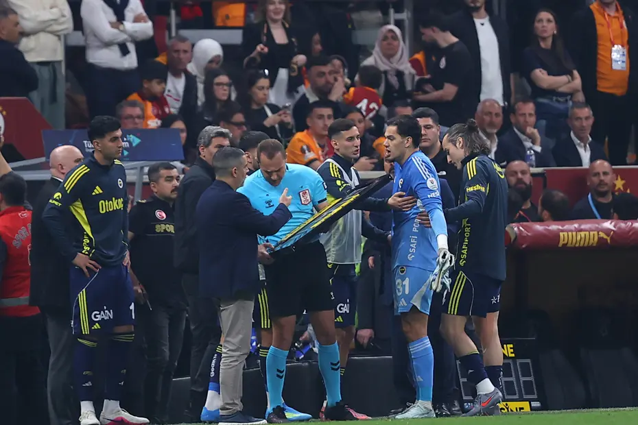 Brezilya'da gündem Ederson! Derbide gördüğü kırmızı kart koca ülkenin diline düştü - 3