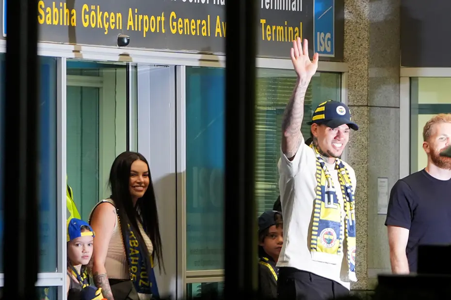 Dünyaca ünlü yıldız artık Fenerbahçeli: Gece 01:20'de geldi - 3