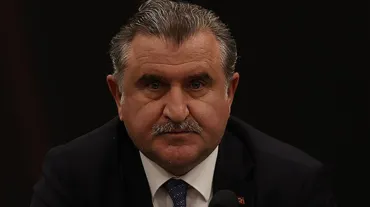 Gençlik ve Spor Bakanı Osman Aşkın Bak'tan Galatasaray'a tebrik