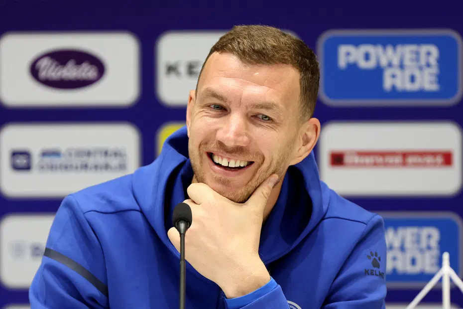 Süper Lig'in eski yıldızı transfer için Dzeko'yu bekliyor: Schalke'de herkesin gözü bu kararda - 3