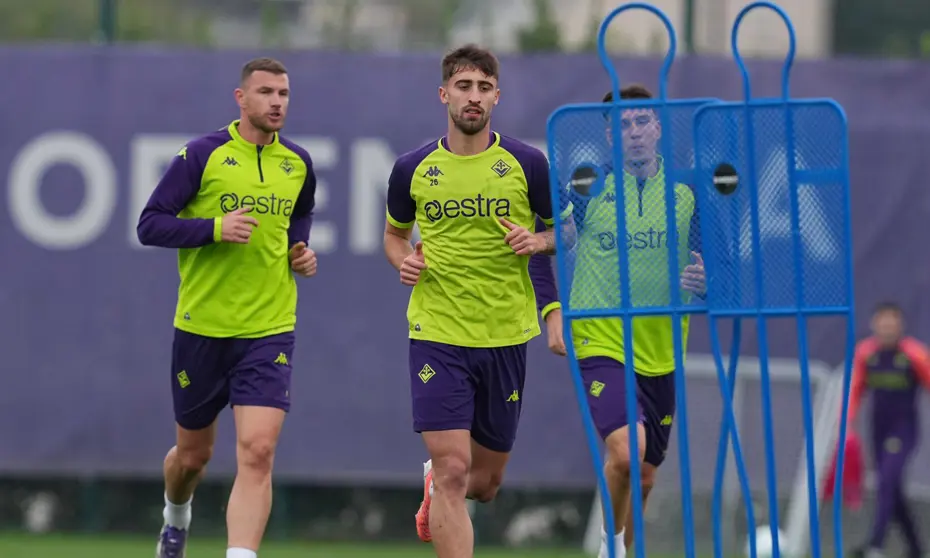 Edin Dzeko neye uğradığını şaşırdı: Taraftar tepki gösterince megafonu eline aldı - 3