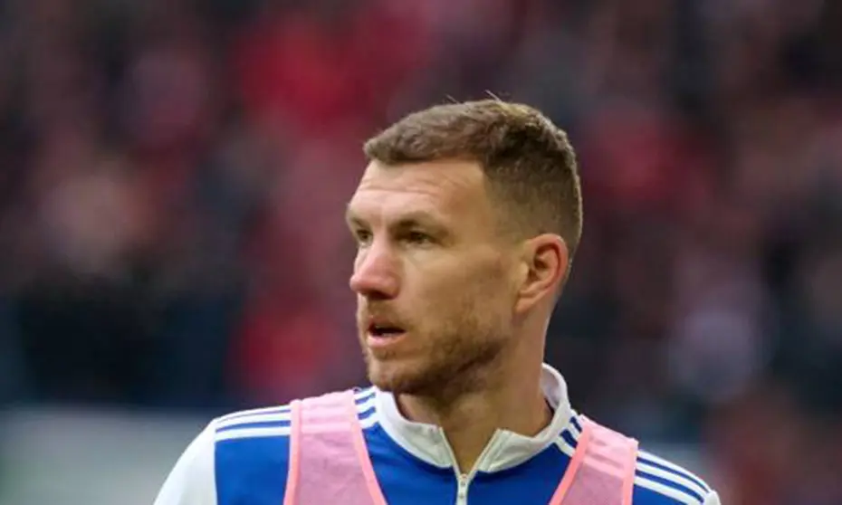 2 gol atıp oyundan çıkarılan Dzeko, kulübede kabusu yaşadı: Son düdük çaldığında stat buz kesmişti - 2