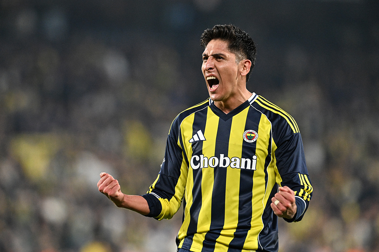 Fener Avrupa'da Coştu, Saha Kenarından 'Manyağın Teki' Diye Anons Geldi!