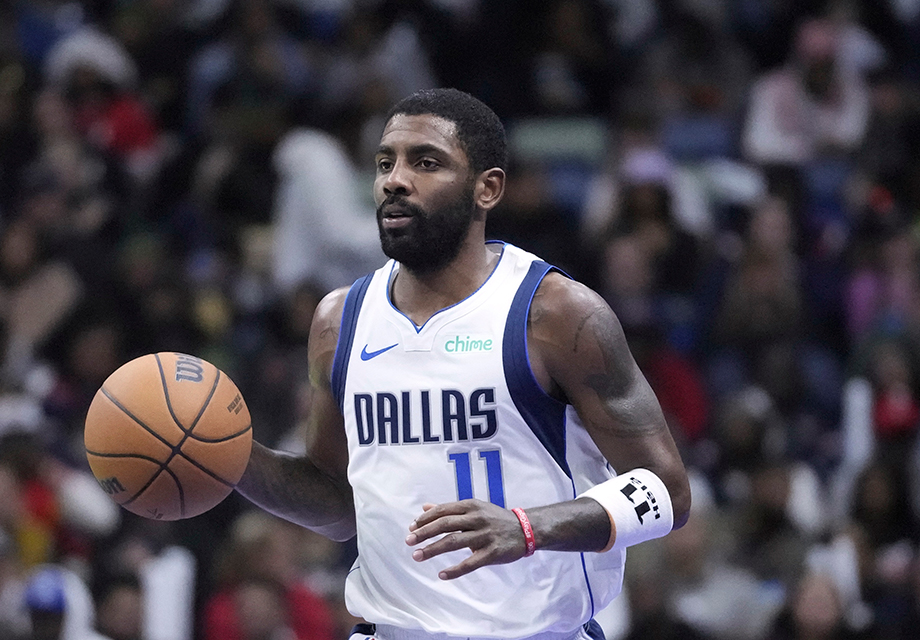 Kyrie Irving, basın toplantısına Filistin kefiyesiyle çıktı