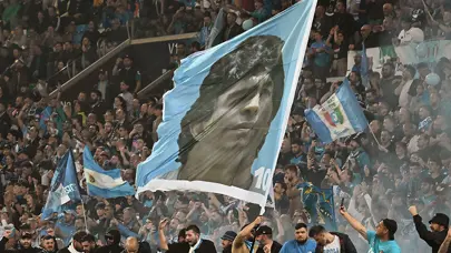 Napoli'nin Maradona aşkı: Futbol efsanesi unutulmadı