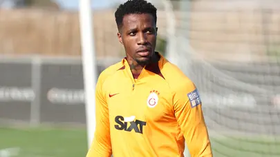 Zaha karar değiştirdi: Takımda ayrılacağı iddia edilirken...