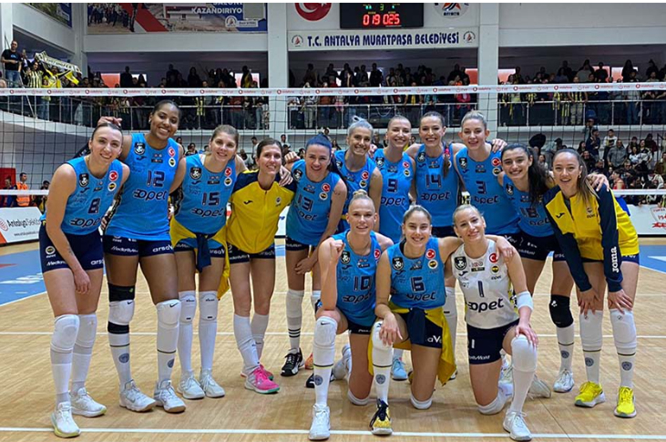 Fenerbahçe, Antalya'da set vermeden galip geldi