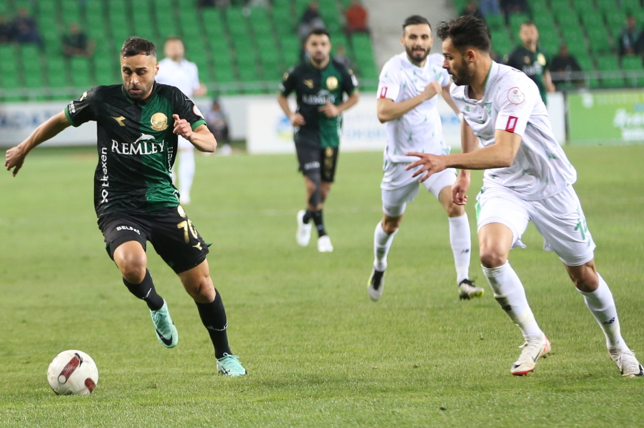 Play-off yolunda kritik maçta gülen taraf Sakaryaspor