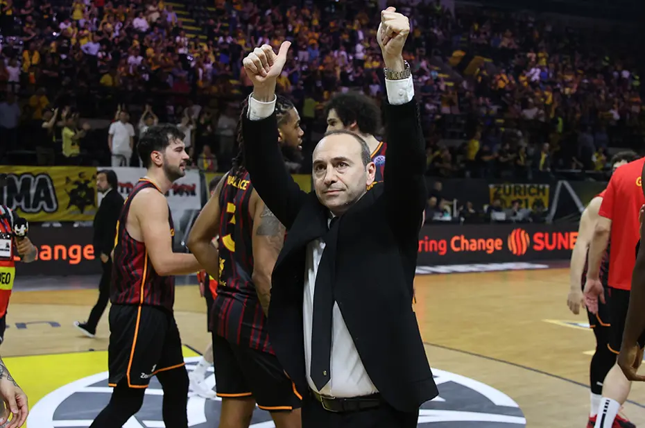 Galatasaray başantrenörüyle sözleşme yeniledi