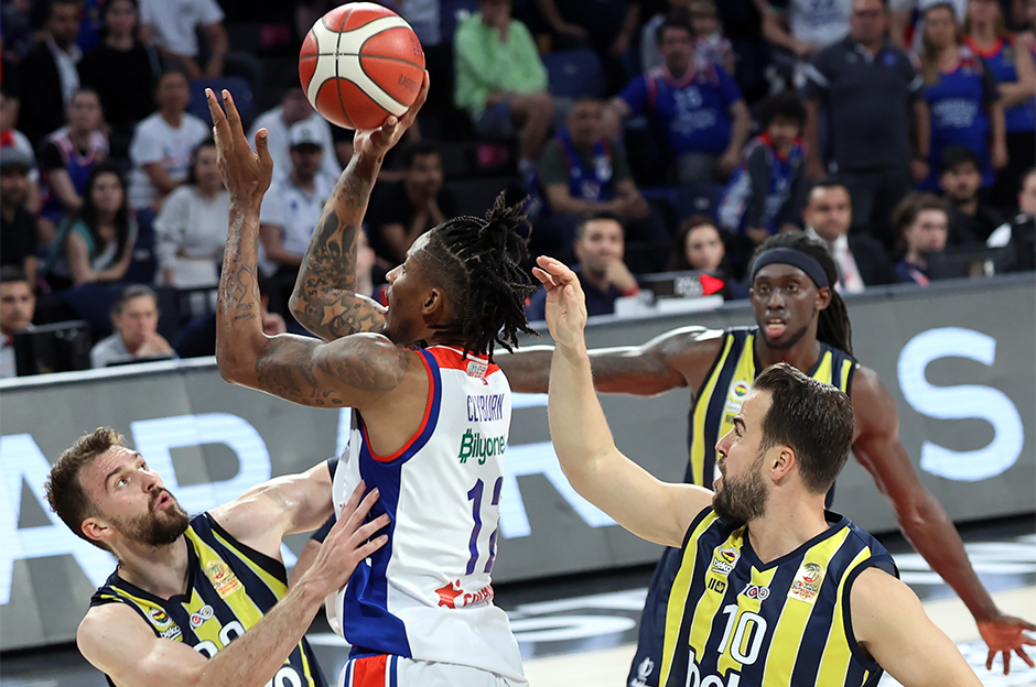 TBF Disiplin Kurulu'ndan Anadolu Efes ve Fenerbahçe Beko'ya ceza