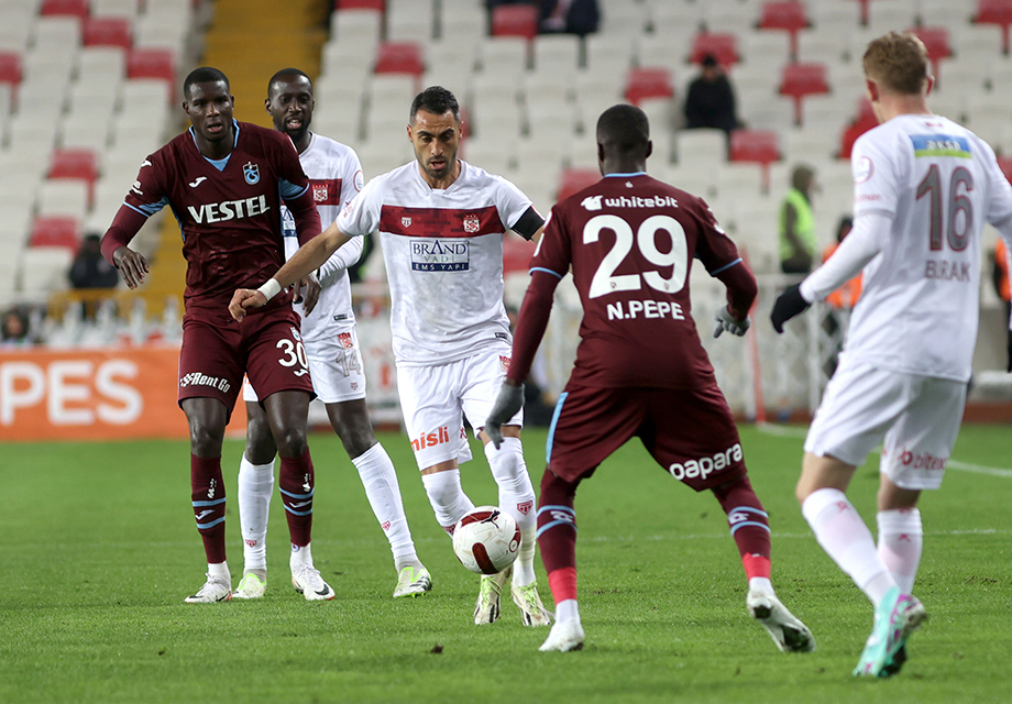 Sivas'ta soğuk geceyi ısıtan gol düellosu: 3-3