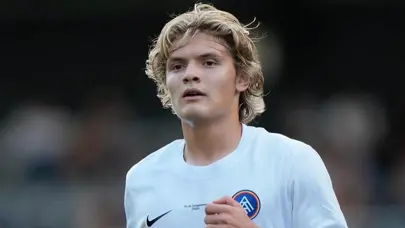 Efe Akman, İspanya'daki ilk maçında yapacağını yaptı: Orta sahadan tam adrese