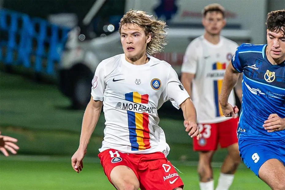 Efe Akman, İspanya'daki ilk maçında yapacağını yaptı: Orta sahadan tam adrese - 3 Efe Akman, İspanya'daki ilk maçında yapacağını yaptı: Orta sahadan tam adrese - 3