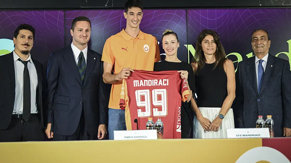 Galatasaray'dan yeni transfer için imza töreni - 3