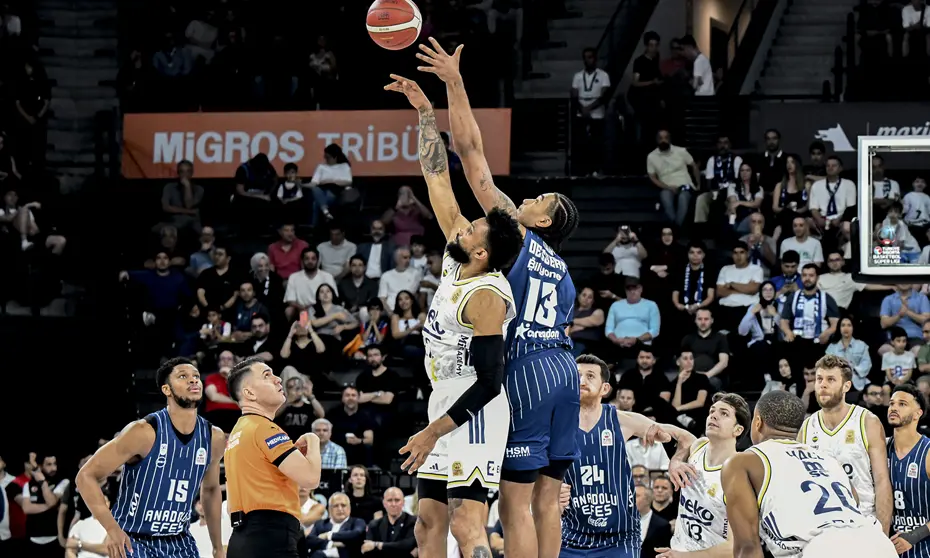 Anadolu Efes seride ilk galibiyetini aldı - 2