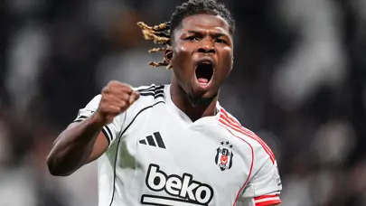 Beşiktaş galibiyetinin ardından El Bilal Toure'den gönderme Beşiktaş galibiyetinin ardından El Bilal Toure'den gönderme