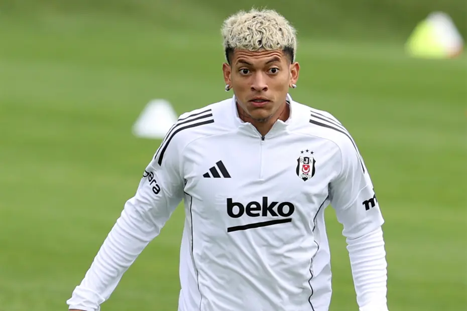 Beşiktaş'ta dev kıyım: Tam 7 futbolcu yeni sezonda yok - 4 Beşiktaş'ta dev kıyım: Tam 7 futbolcu yeni sezonda yok - 4