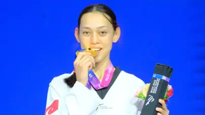 Emir Göğebakan, Dünya Tekvando Şampiyonası'nda altın madalya kazandı