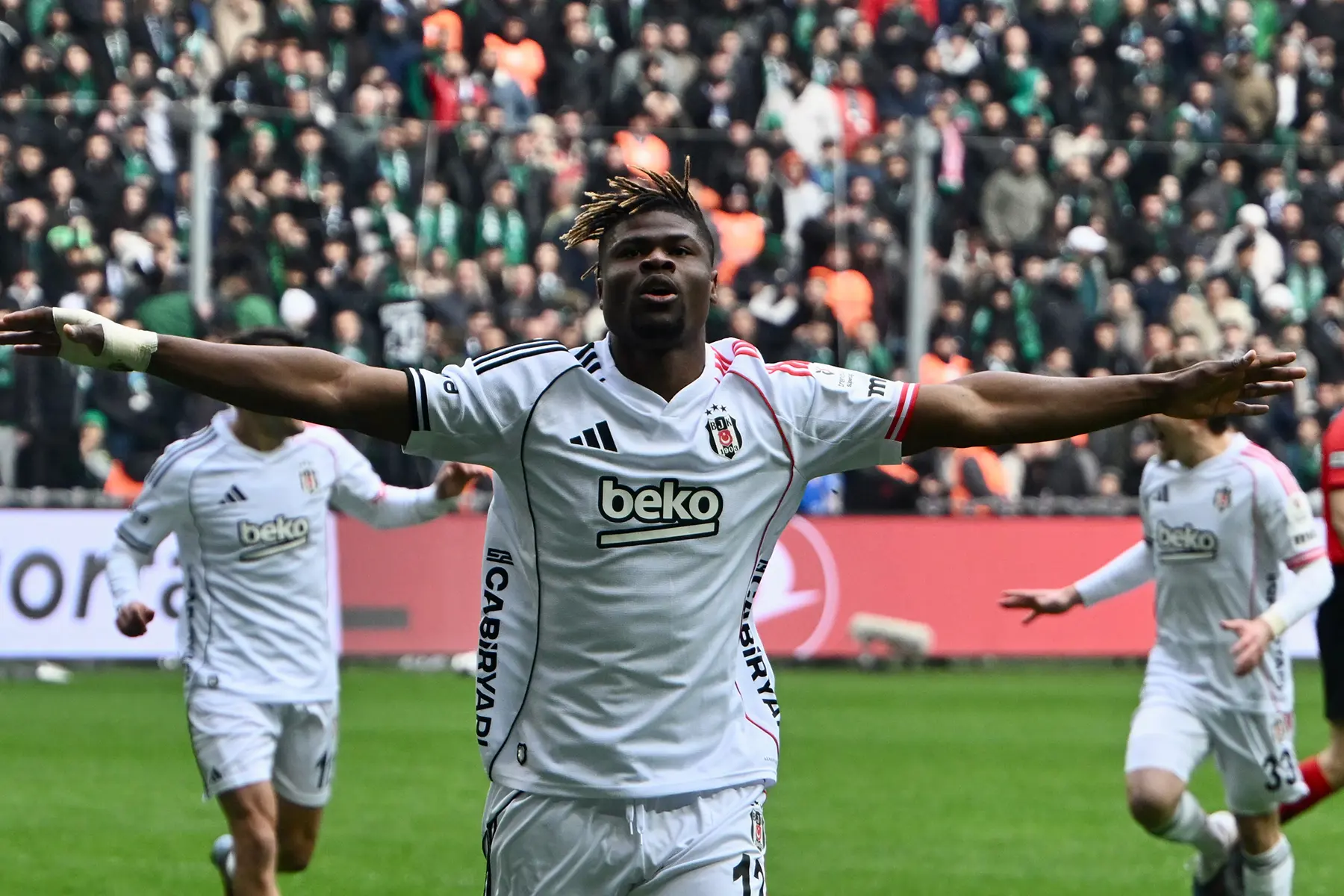 Agbadou'dan galibiyet ve ilk gol yorumu: "Ligi en iyi yerde bitirmek istiyoruz"