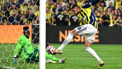 Fenerbahçe, Trabzonspor'u tek golle geçti: VAR kararları maça damga vurdu