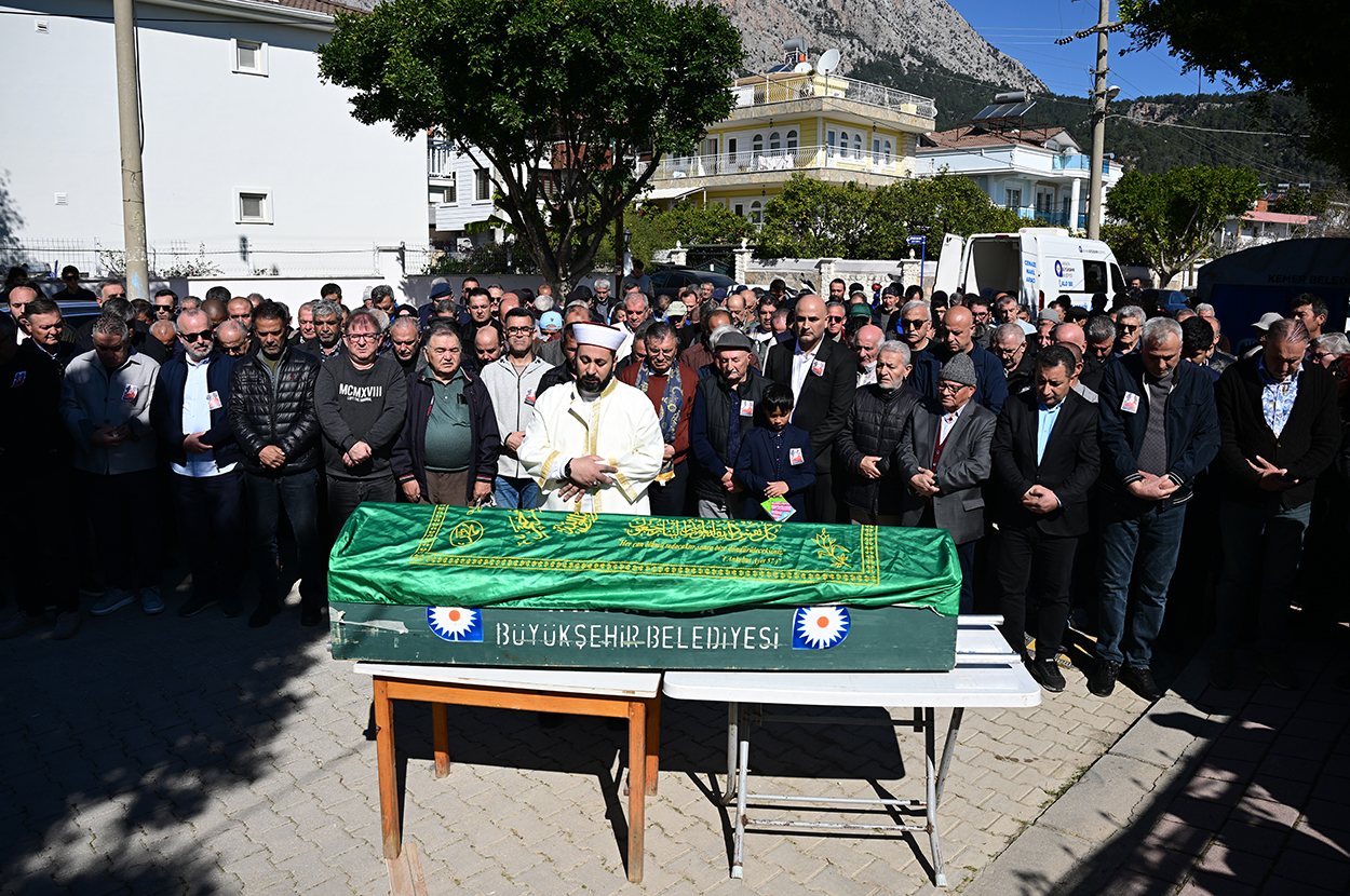 Teknik direktör Engin Fırat son yolculuğuna uğurlandı