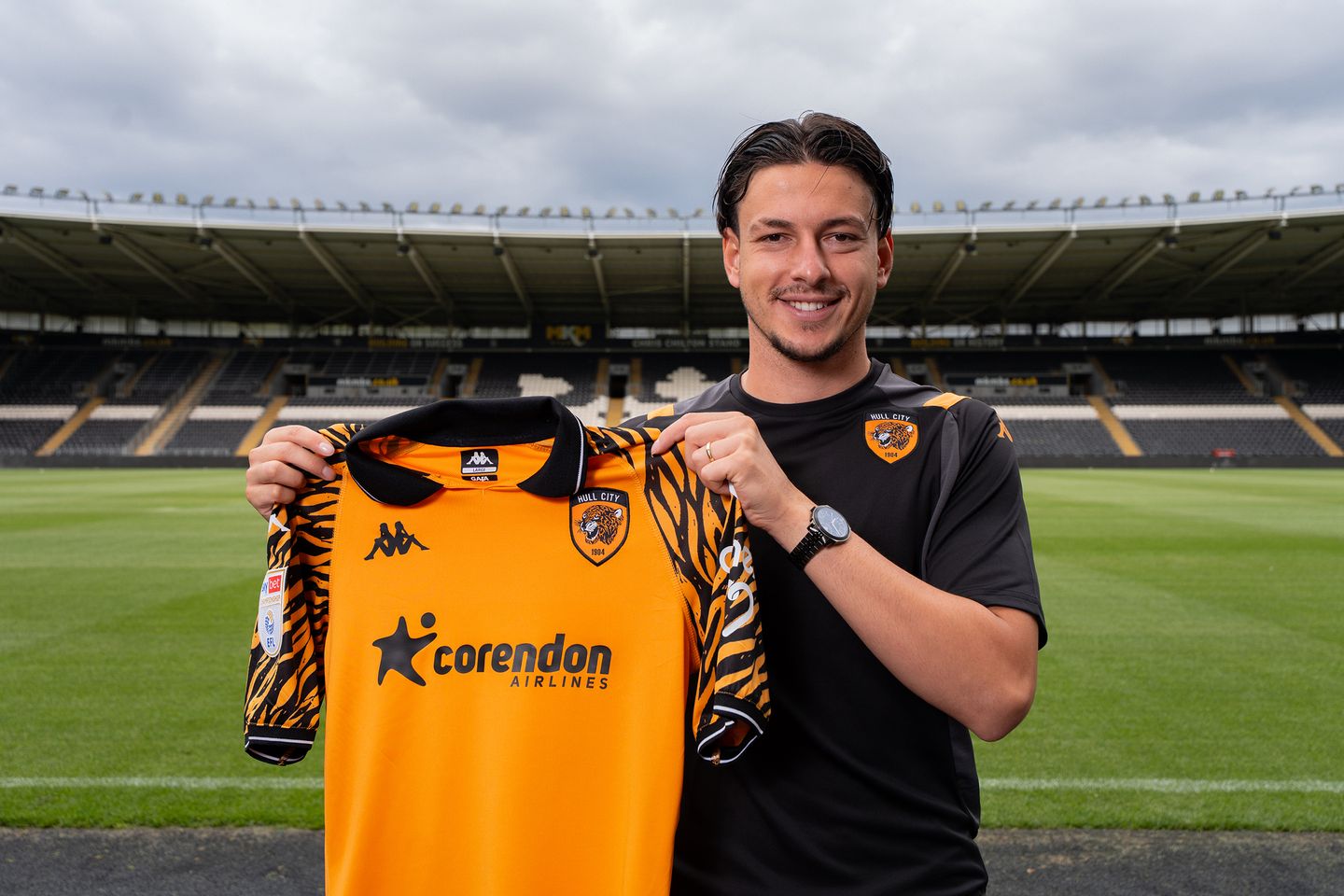 Hull City'ye Trabzonspor'dan bir transfer daha: KAP'a detaylar bildirildi