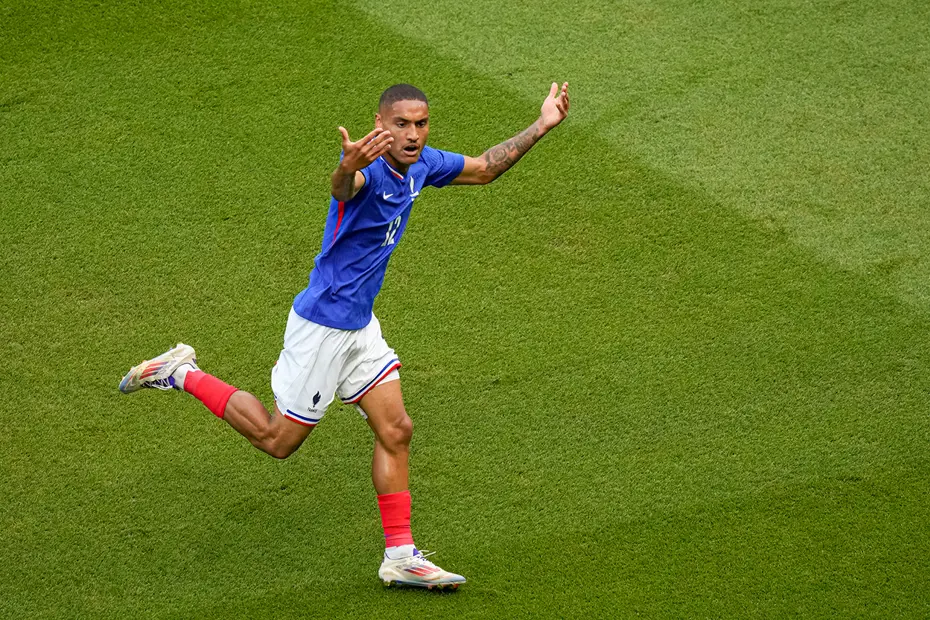 Galatasaray'a "dev" şok: Enzo Millot transferinde beklenmedik gelişme - 5 Galatasaray'a "dev" şok: Enzo Millot transferinde beklenmedik gelişme - 5