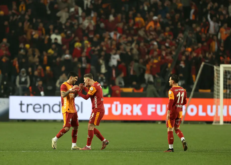 5 gollü derbide Galatasaray adını finale yazdırdı - 8