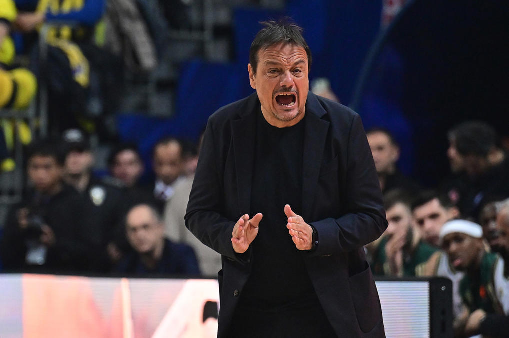 Olympiakos, Panathinaikos serisinde öne geçti: Ergin Ataman oyundan ihraç edildi