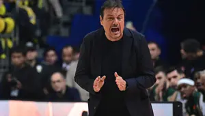 Ergin Ataman'dan maçın ardından Fenerbahçe taraftarına olay tepki Ergin Ataman'dan maçın ardından Fenerbahçe taraftarına olay tepki