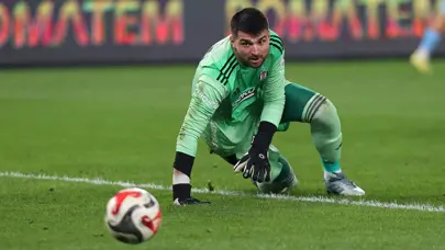 Sergen Yalçın devreye girdi: Beşiktaş'ta Ersin Destanoğlu kararı Sergen Yalçın devreye girdi: Beşiktaş'ta Ersin Destanoğlu kararı