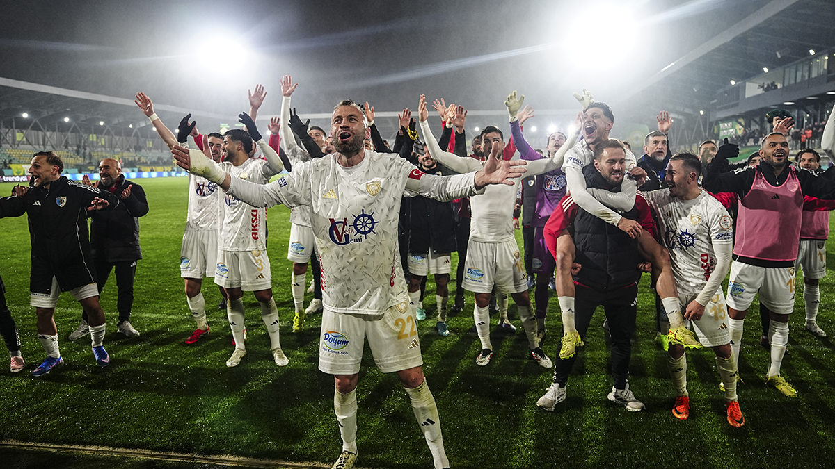 Erzurumspor Süper Lig'e El Salladı, Diğerleri Hâlâ Otobüs Bekleme Durağında Tartışıyor!