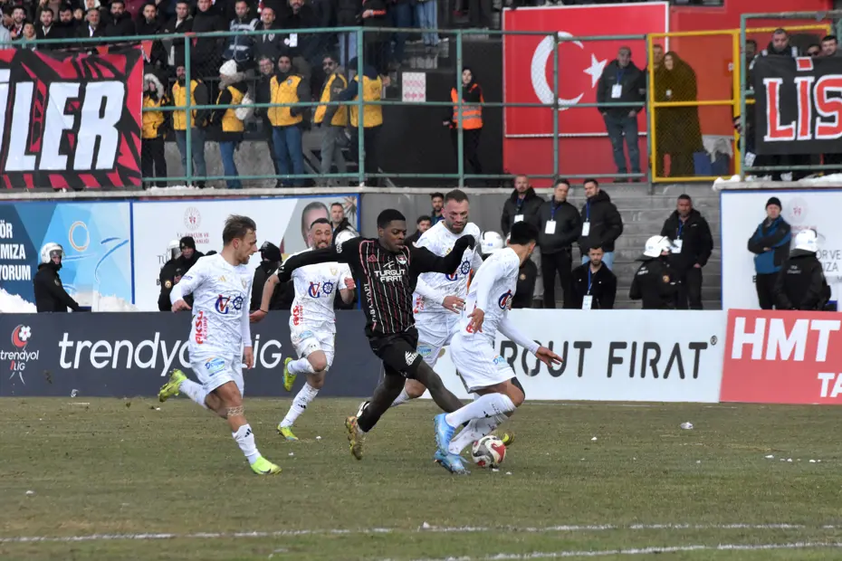 Süper Lig yolunda 11 maçlık çılgın galibiyet serisi: Van da bileklerini bükemedi - 2