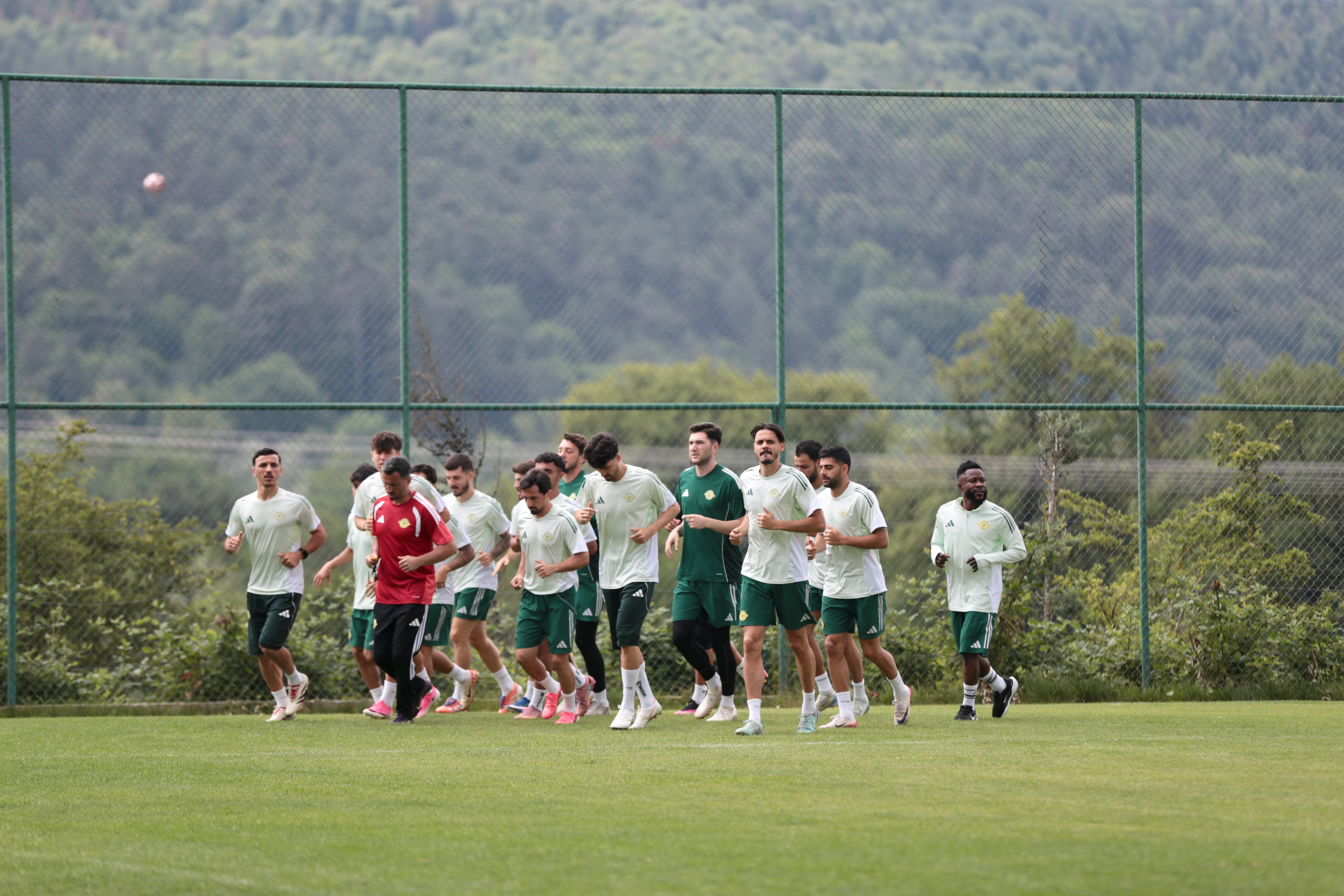Esenler Erokspor'un Bolu kampı tüm hızıyla sürüyor