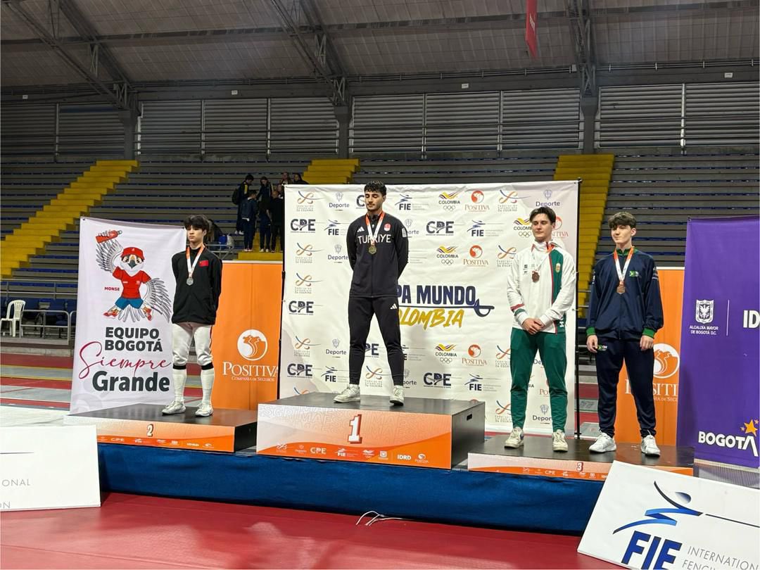 Milli eskrimci Furkan Yaman'dan Kolombiya'da altın madalya