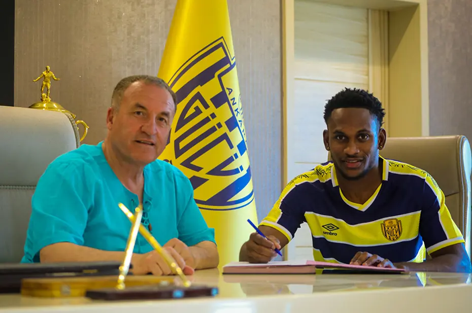 Ankaragücü'ne Jamaikalı sol açık; 4 yıllık imza attı - 3 Ankaragücü'ne Jamaikalı sol açık; 4 yıllık imza attı - 3
