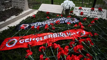 İlhan Cavcav, vefatının 8. yıl dönümünde kabri başında anıldı