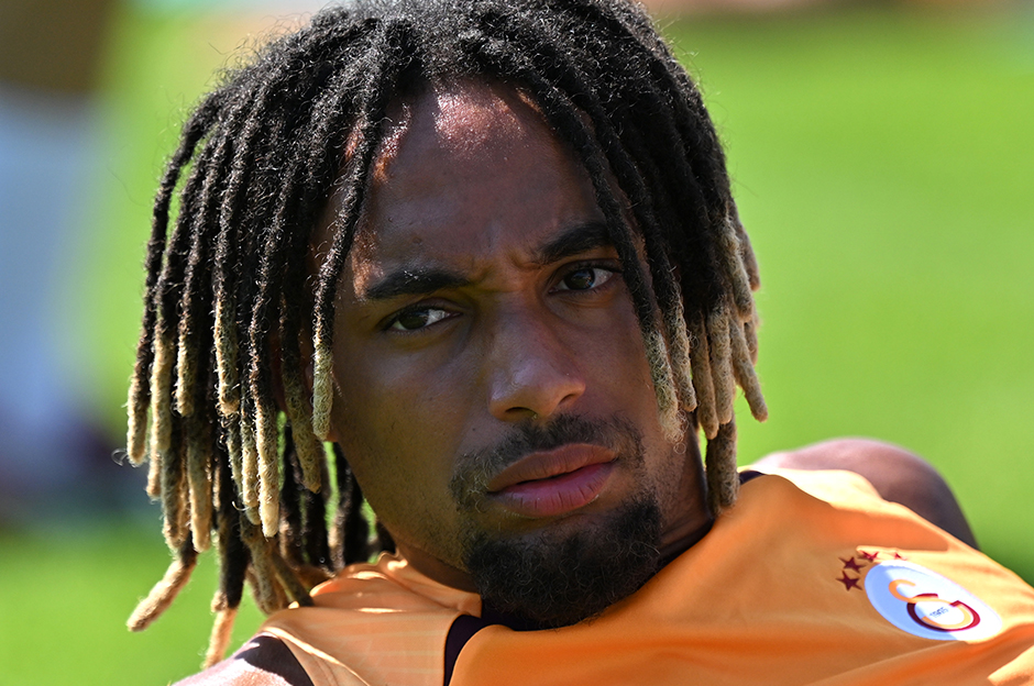 Galatasaray Sacha Boey'un alternatifini buldu: Scout ekibinini yeni keşfi