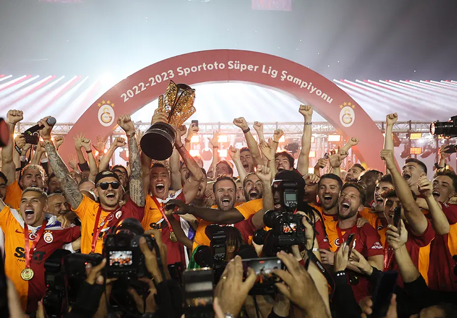 Dünyanın en değerli futbol kulüpleri belli oldu - 15