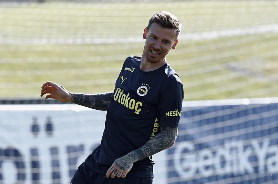 Fenerbahçe'de büyük operasyon: 7 futbolcuyla yollar ayrılıyor - 9