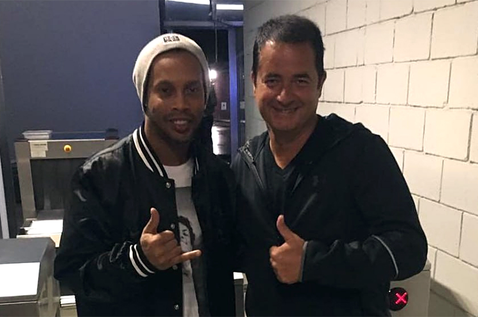 Ronaldinho kimdir, kaç yaşında futbolu bıraktı?Ronaldinho Survivor’a katılacak mı?