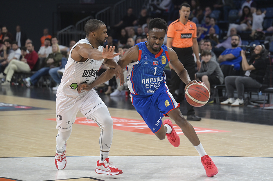 Anadolu Efes'ten Beşiktaş'a 15 sayı fark