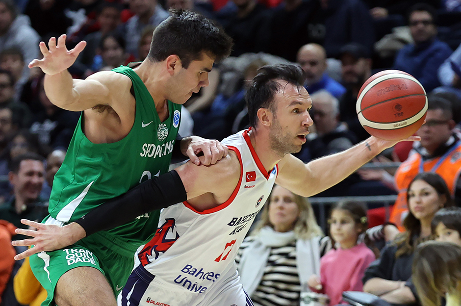 Bahçeşehir Koleji yoluna namağlup devam ediyor