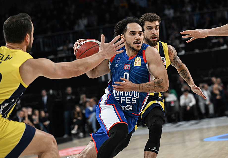 Nefes kesen derbiyi Anadolu Efes kazandı