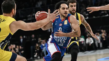 Nefes kesen derbiyi Anadolu Efes kazandı