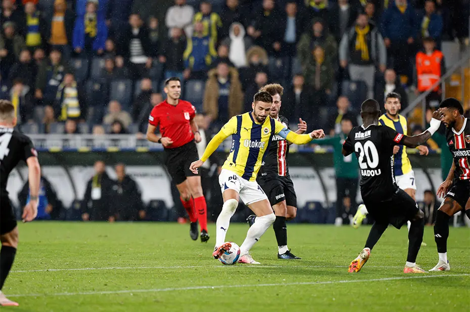 Ömer Üründül'ü Fenerbahçe maçında hayretler içinde bırakan olay - 3