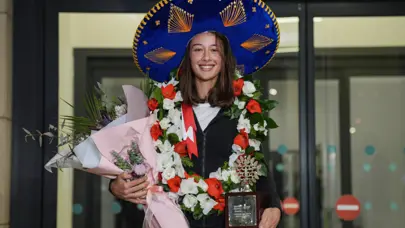 Şampiyon milli tenisçi Zeynep Sönmez yurda döndü