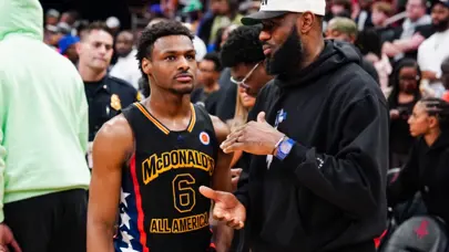 NBA tarihinde bir ilk: LeBron James, oğluyla takım arkadaşı oldu