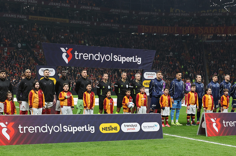 Derbide buz gibi başlangıç: Birbirlerini görmezden geldiler