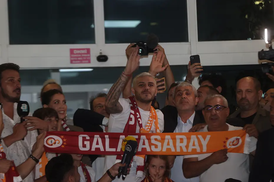 Galatasaraylı taraftarlardan Mauro Icardi'ye unutulmaz karşılama - 10